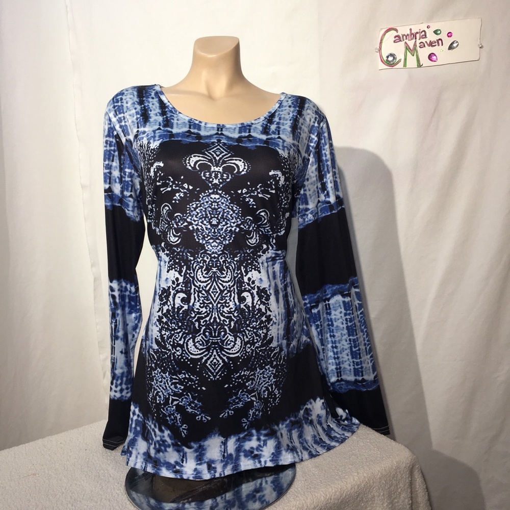 Scoop neck tunic batik-patterned top
